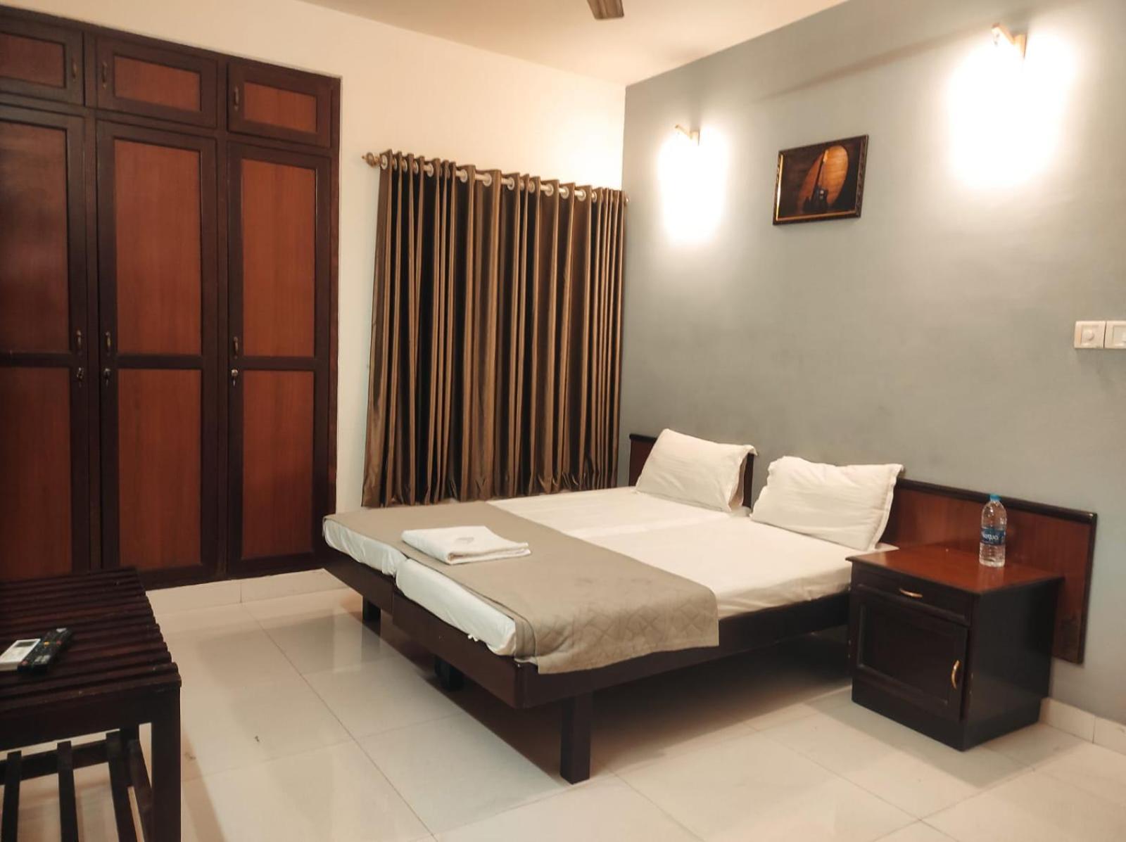 Orkuz Residency Apartment Kochi Exterior photo